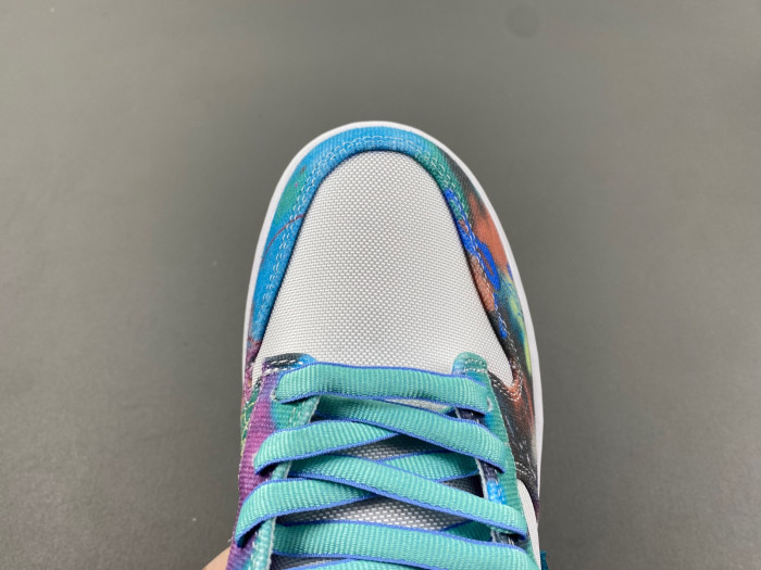 futura laboratories x nike dunk low sb