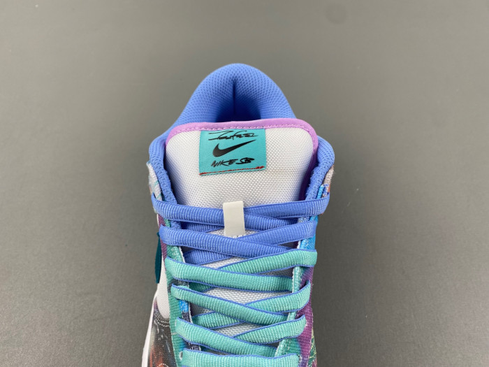 futura laboratories x nike dunk low sb