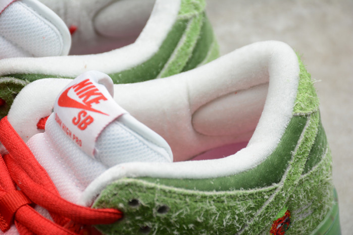 nike dunk low sb "strawberry cough" cw7093-601