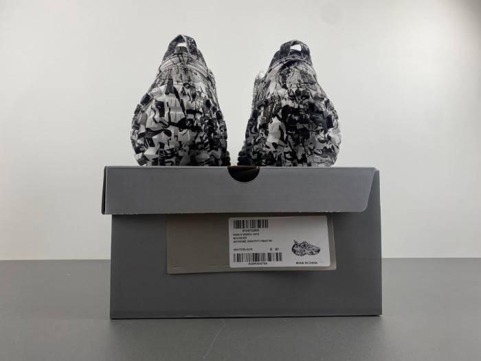 Balenciaga DEFENDER W2RG1 9010
