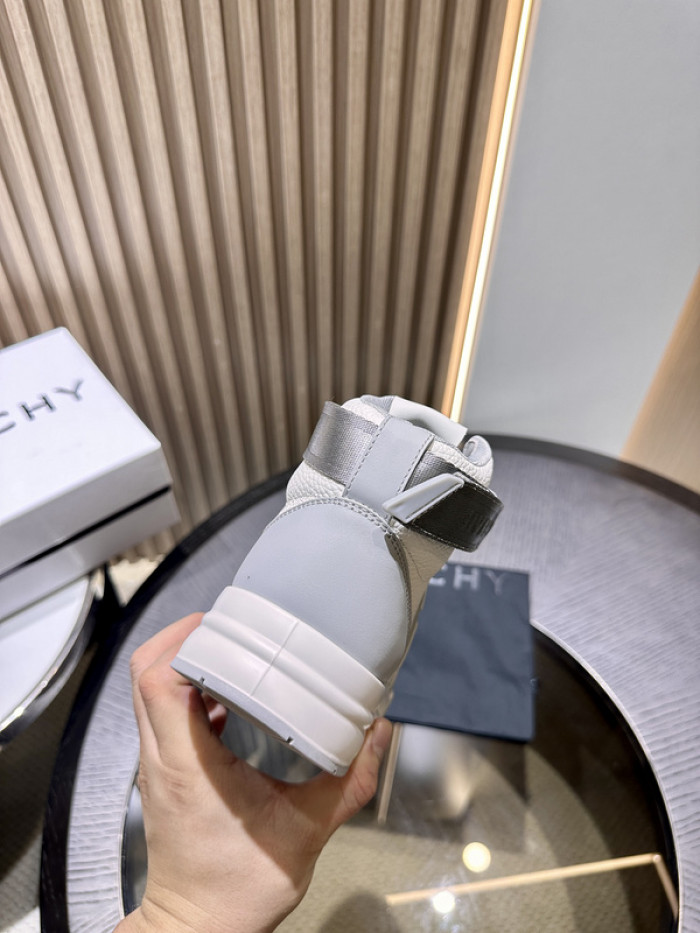 Givenchy Sneakers 660026
